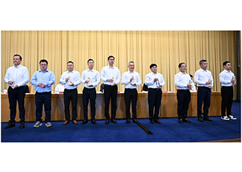 先導精密在浙江省人民大會(huì )堂接受表彰