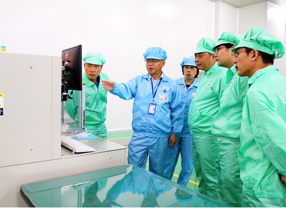 1563253833983316MrPT.jpg 杭州市經(jīng)信局局長(cháng)夏積亮一行參觀(guān)中芯晶圓8英寸車(chē)間(7-10)_.jpg