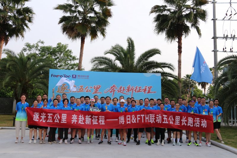 17478791489385086f0I.jpg 合影 - 副本.jpg